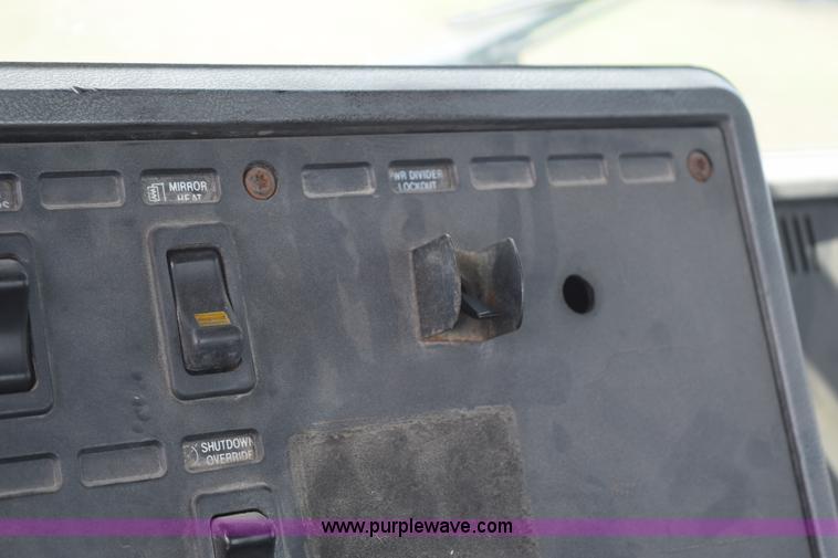 image for item K2358 1996 Mack CH613 semi truck