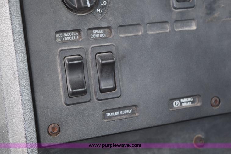 image for item K2358 1996 Mack CH613 semi truck