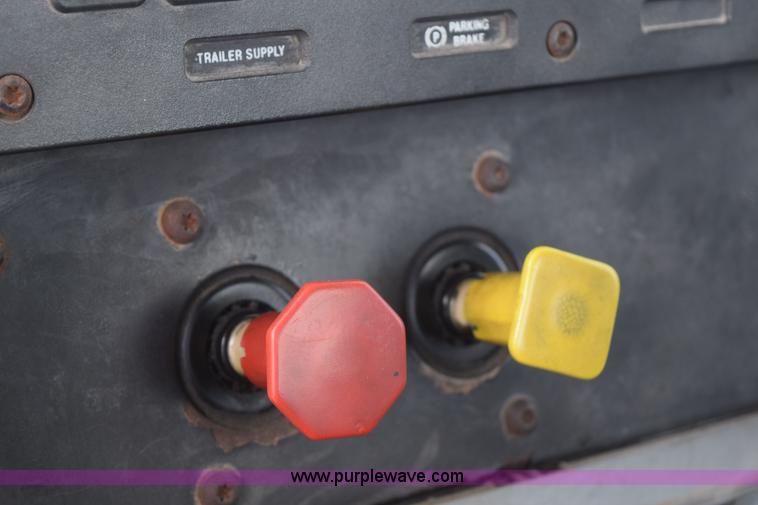 image for item K2358 1996 Mack CH613 semi truck