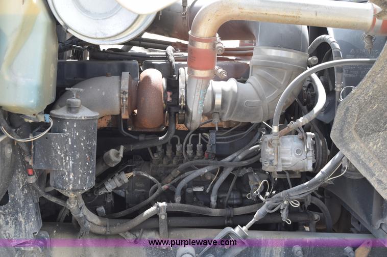 image for item K2358 1996 Mack CH613 semi truck