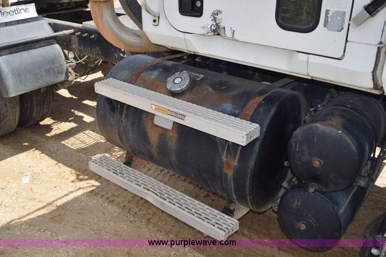 image for item K2358 1996 Mack CH613 semi truck