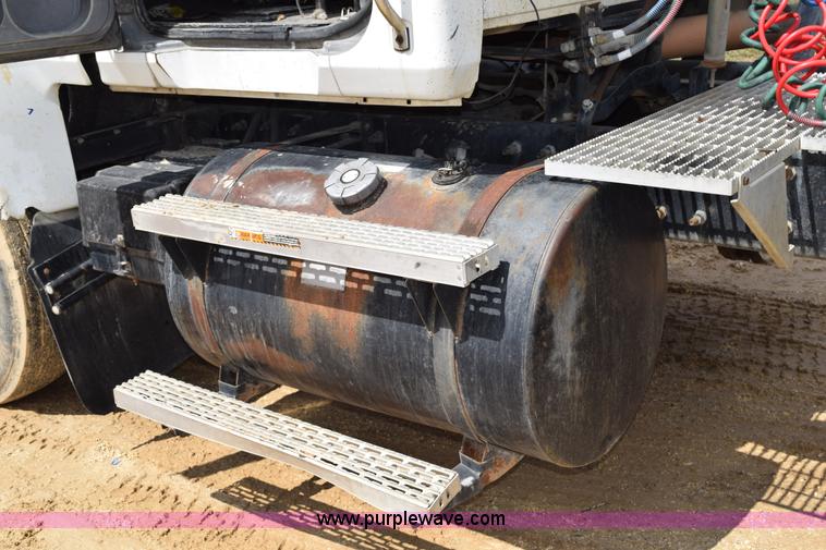 image for item K2358 1996 Mack CH613 semi truck