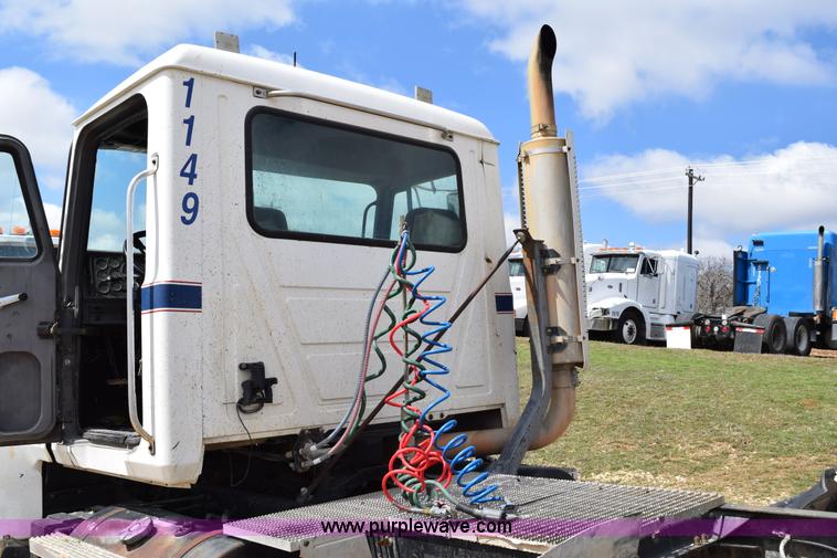 image for item K2358 1996 Mack CH613 semi truck