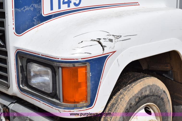 image for item K2358 1996 Mack CH613 semi truck