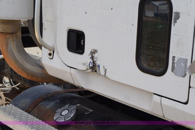image for item K2358 1996 Mack CH613 semi truck