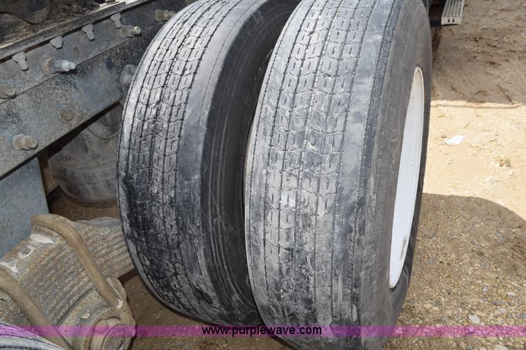 image for item K2358 1996 Mack CH613 semi truck