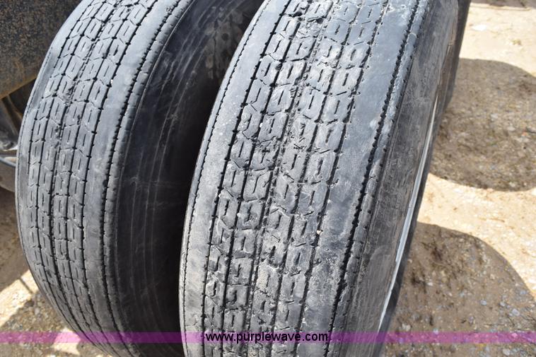 image for item K2358 1996 Mack CH613 semi truck