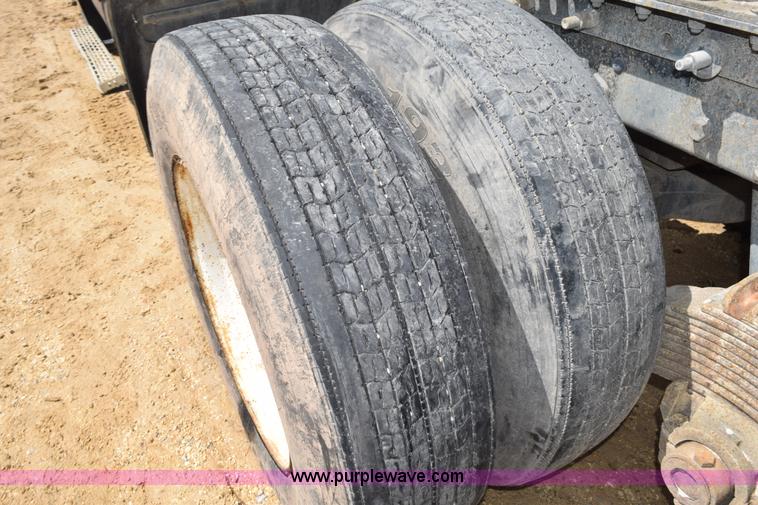 image for item K2358 1996 Mack CH613 semi truck