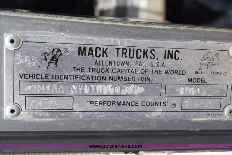 image for item K2358 1996 Mack CH613 semi truck