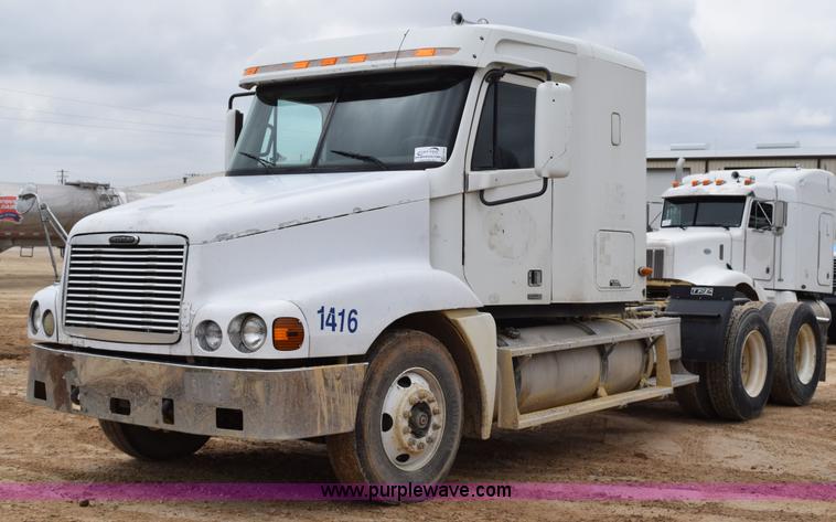 image for item K2359 2001 Freightliner C120 semi truck