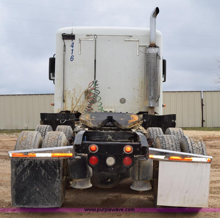 image for item K2359 2001 Freightliner C120 semi truck