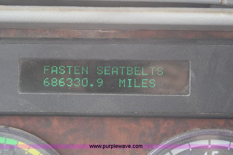 image for item K2359 2001 Freightliner C120 semi truck