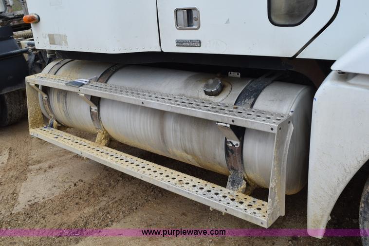 image for item K2359 2001 Freightliner C120 semi truck