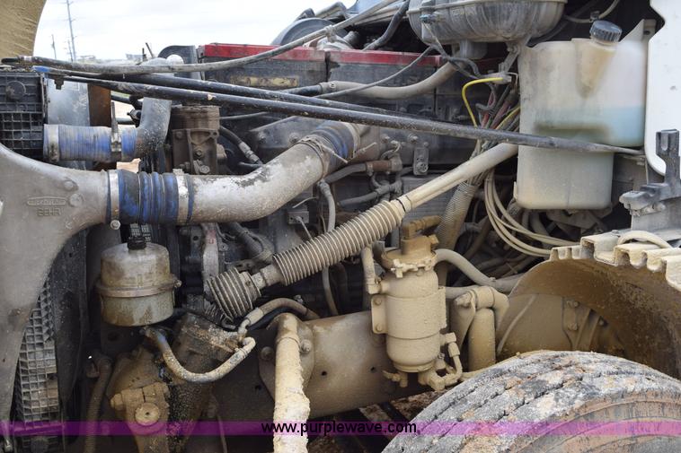 image for item K2359 2001 Freightliner C120 semi truck