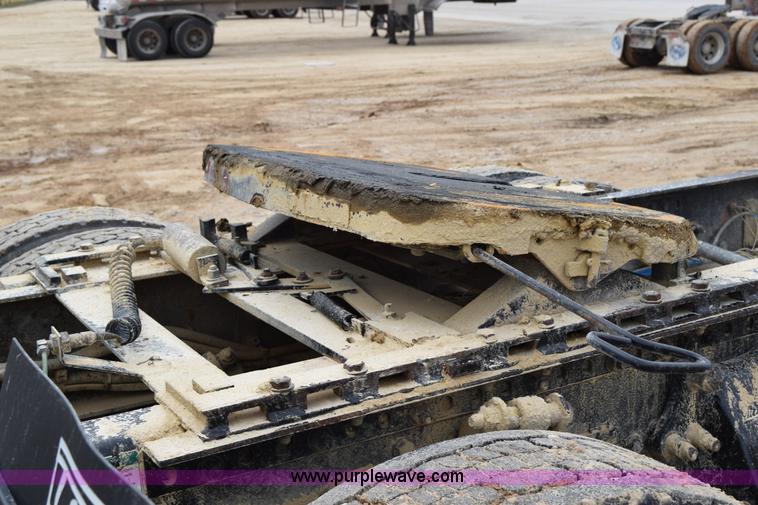 image for item K2359 2001 Freightliner C120 semi truck