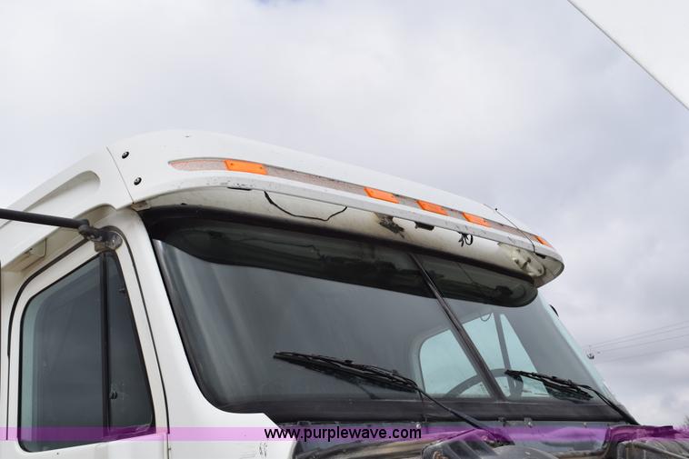 image for item K2359 2001 Freightliner C120 semi truck