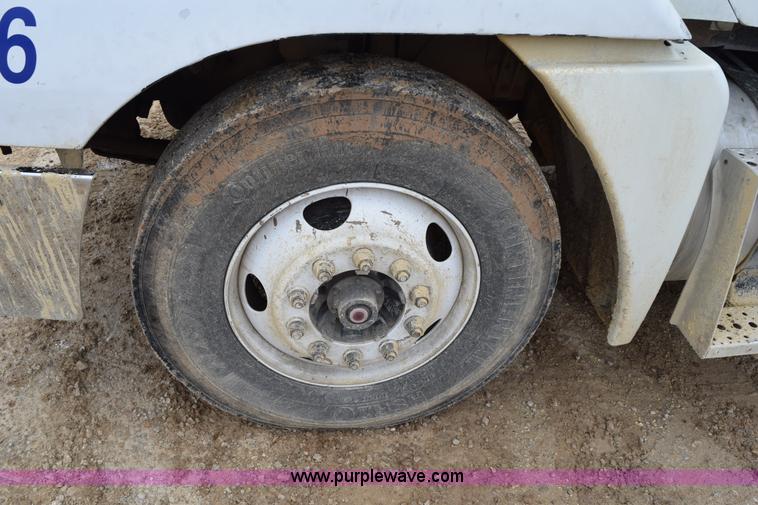 image for item K2359 2001 Freightliner C120 semi truck