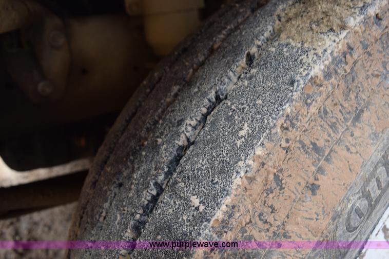 image for item K2359 2001 Freightliner C120 semi truck