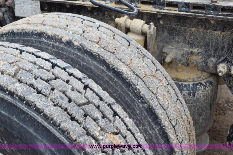 image for item K2359 2001 Freightliner C120 semi truck