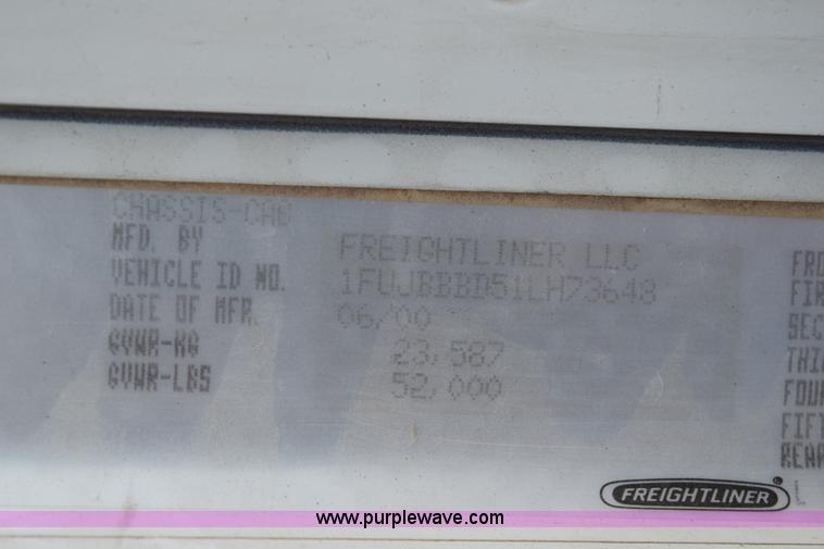image for item K2359 2001 Freightliner C120 semi truck