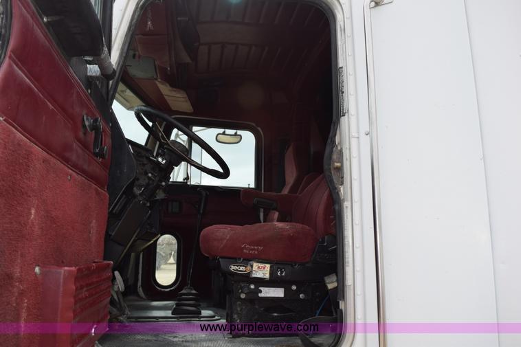 image for item K2360 1998 Peterbilt 377 semi truck