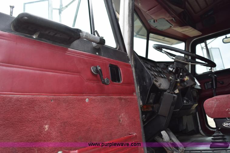 image for item K2360 1998 Peterbilt 377 semi truck