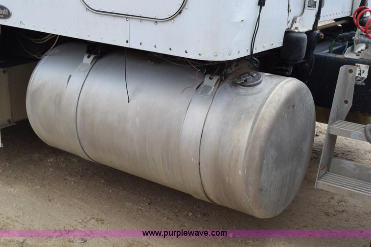 image for item K2360 1998 Peterbilt 377 semi truck