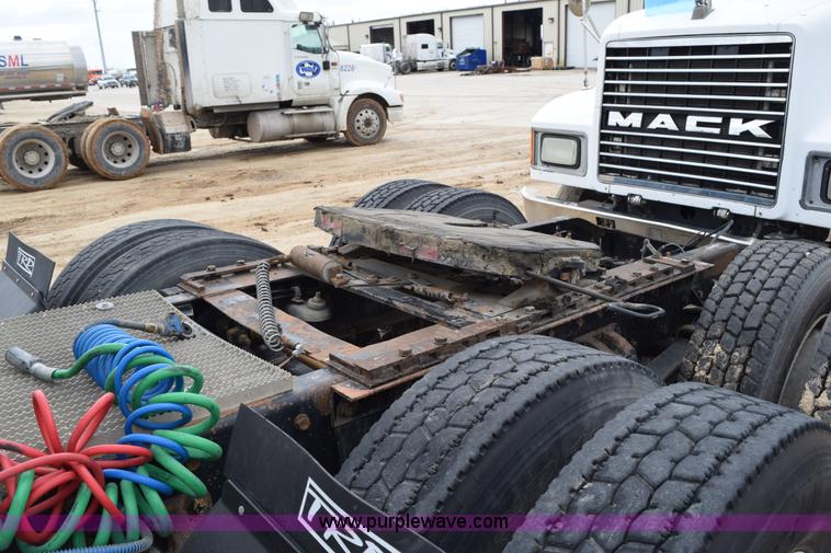 image for item K2360 1998 Peterbilt 377 semi truck