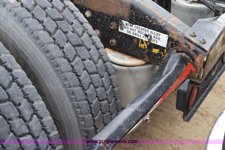 image for item K2360 1998 Peterbilt 377 semi truck