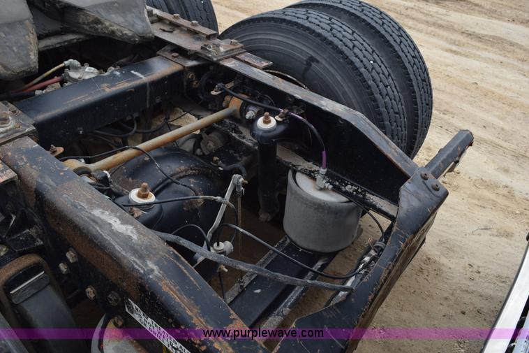 image for item K2360 1998 Peterbilt 377 semi truck