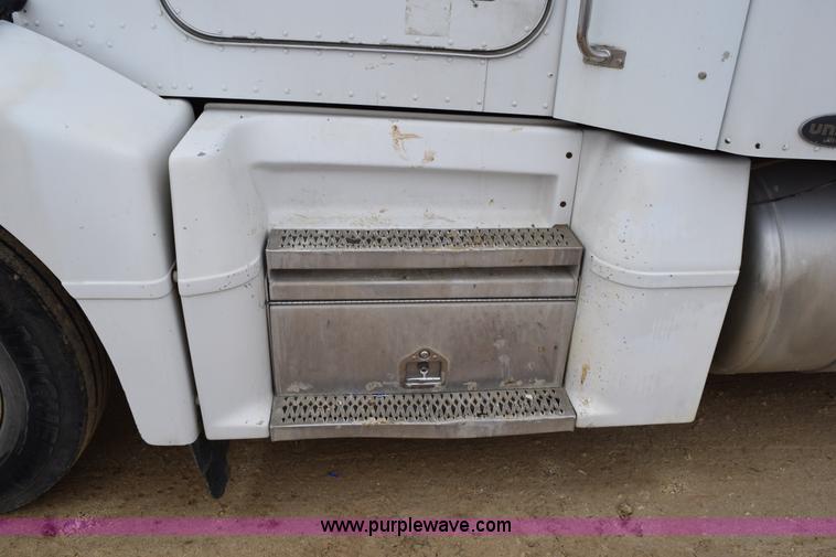 image for item K2360 1998 Peterbilt 377 semi truck