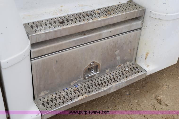 image for item K2360 1998 Peterbilt 377 semi truck