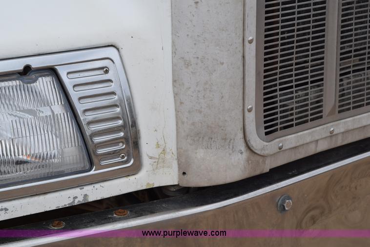 image for item K2360 1998 Peterbilt 377 semi truck