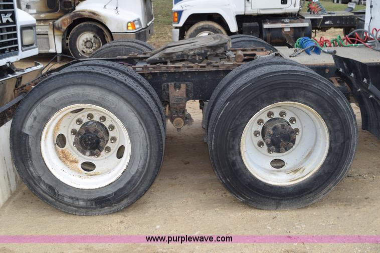 image for item K2360 1998 Peterbilt 377 semi truck