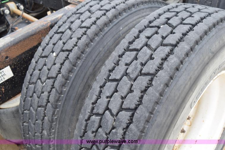 image for item K2360 1998 Peterbilt 377 semi truck