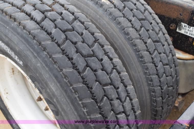 image for item K2360 1998 Peterbilt 377 semi truck