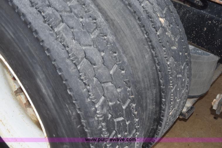 image for item K2360 1998 Peterbilt 377 semi truck