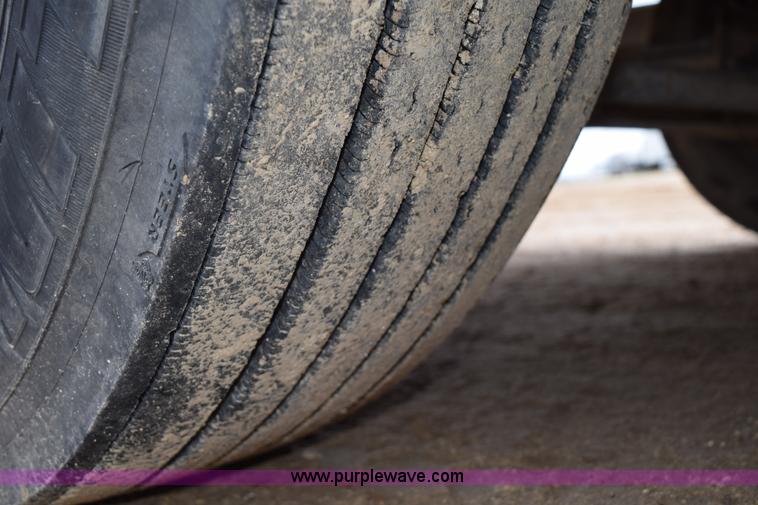 image for item K2360 1998 Peterbilt 377 semi truck