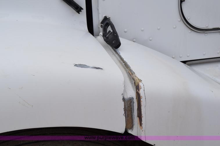 image for item K2360 1998 Peterbilt 377 semi truck