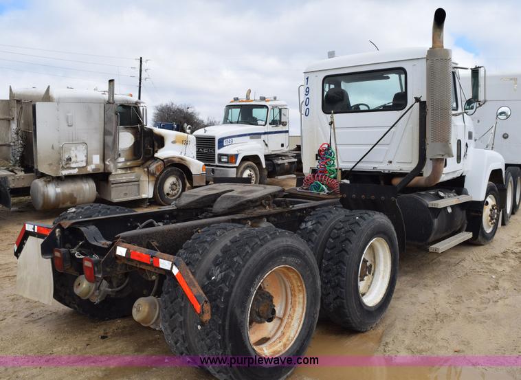 image for item K2361 1997 Mack CH613 semi truck