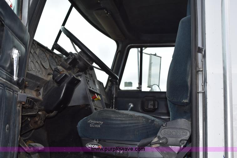 image for item K2361 1997 Mack CH613 semi truck