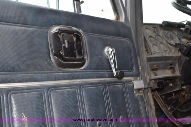 image for item K2361 1997 Mack CH613 semi truck