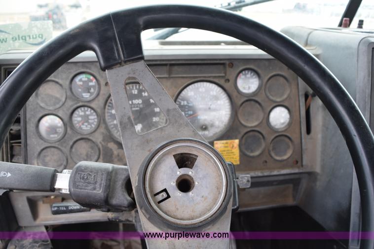 image for item K2361 1997 Mack CH613 semi truck