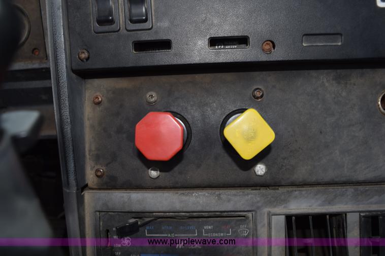 image for item K2361 1997 Mack CH613 semi truck