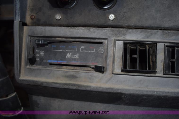 image for item K2361 1997 Mack CH613 semi truck