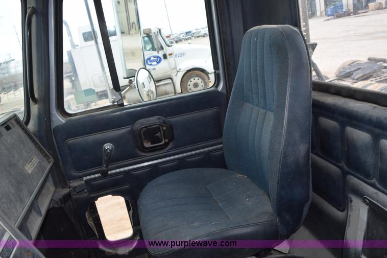 image for item K2361 1997 Mack CH613 semi truck