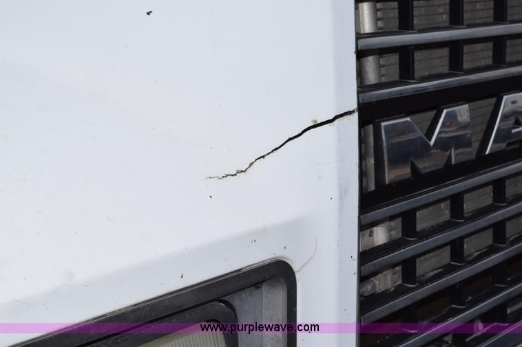 image for item K2361 1997 Mack CH613 semi truck