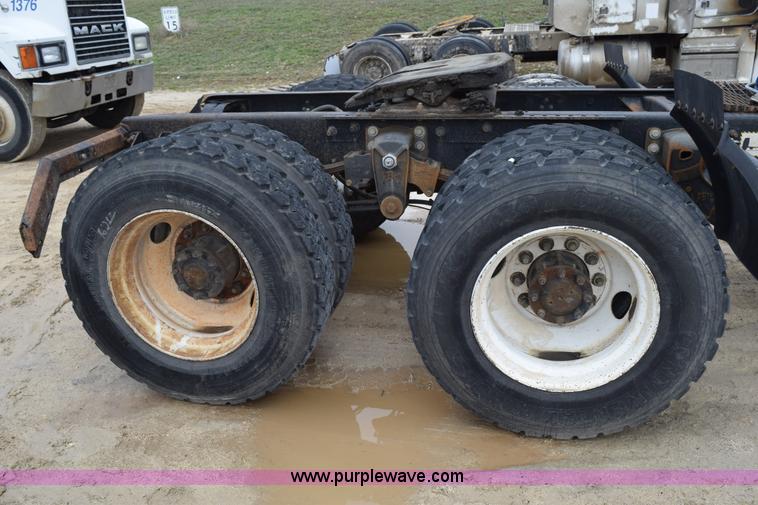 image for item K2361 1997 Mack CH613 semi truck