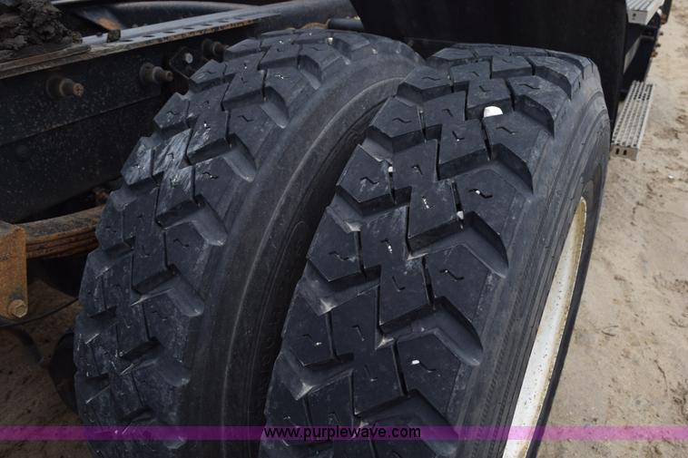 image for item K2361 1997 Mack CH613 semi truck