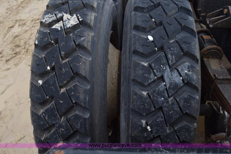 image for item K2361 1997 Mack CH613 semi truck